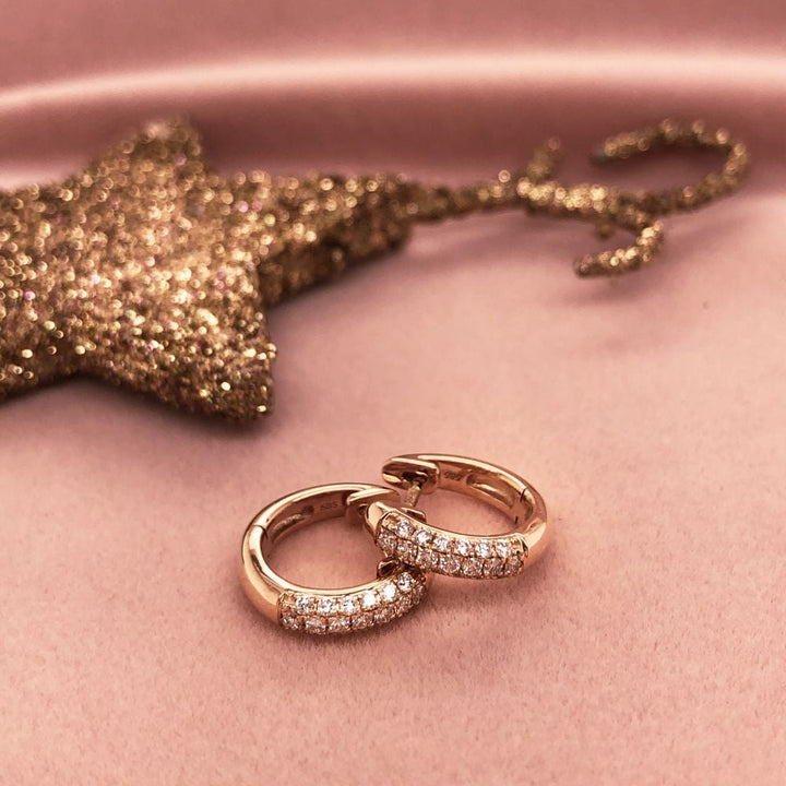 Geelgouden Oorringen met Diamant: Tijdloze Elegantie en Schittering 0,32 crt.
