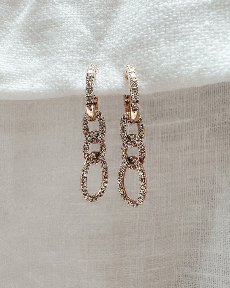 Auffällige Ohrringe aus Gelbgold mit Gliederanhängern und funkelnden Diamanten 0,50 ct.