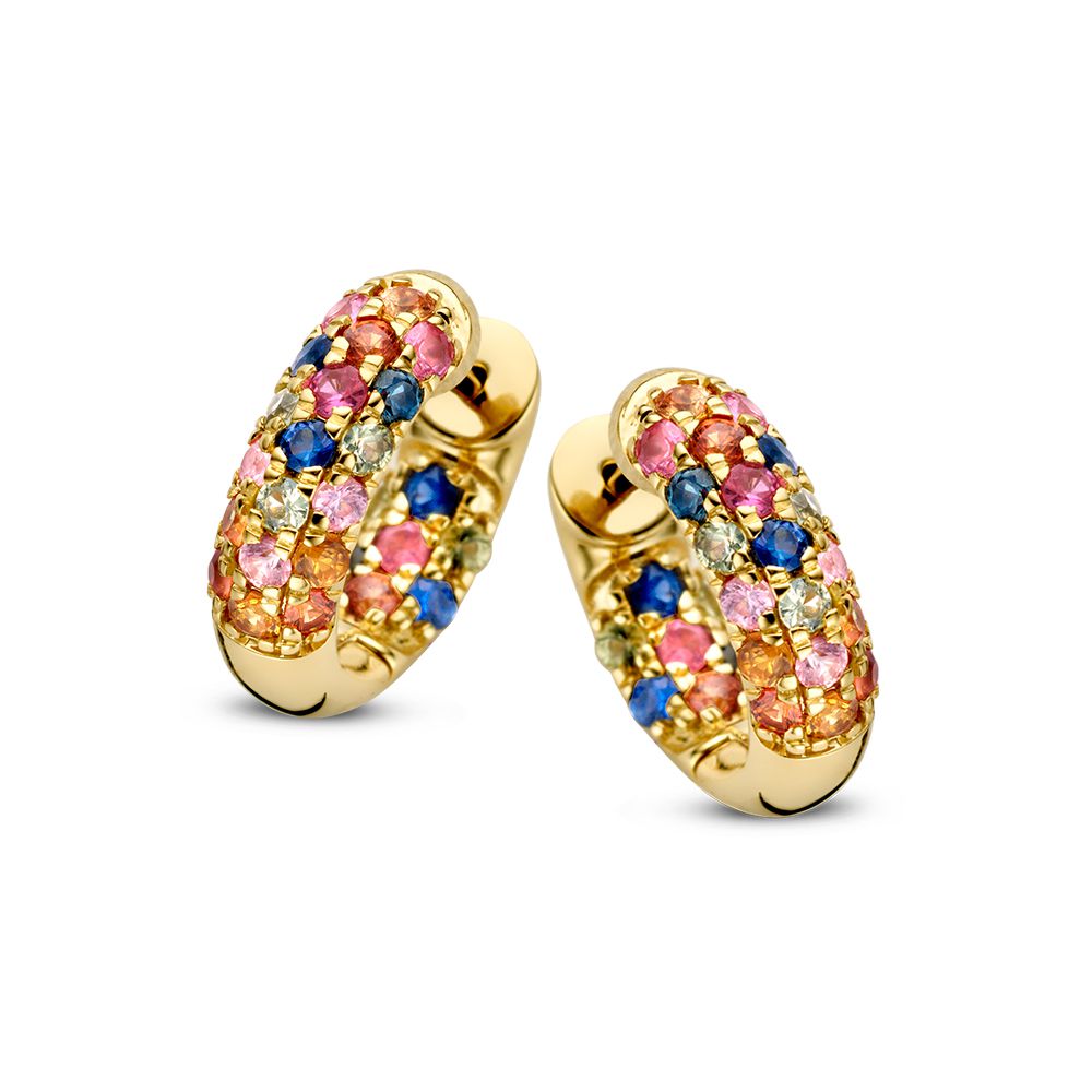 De Geelgouden Oorringen met Regenboog Saffier van Excellent Jewelry hebben een luxe pavézetting met veelkleurige saffieren in roze, gele, oranje en blauwe tinten voor een levendige look.