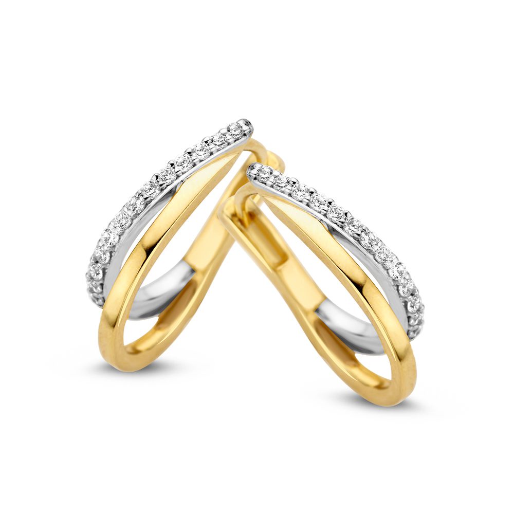 Goldene Ohrringe mit asymmetrischen Bändern und Zirkonia, modernes Design mit funkelnden Details