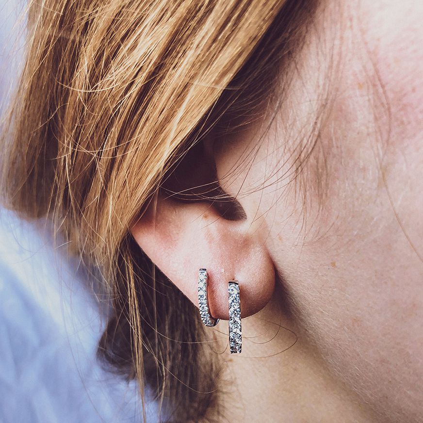 Ohrringe aus Weißgold mit Diamanten in schlichter Fassung – Eleganz in Perfektion 0,21 ct.