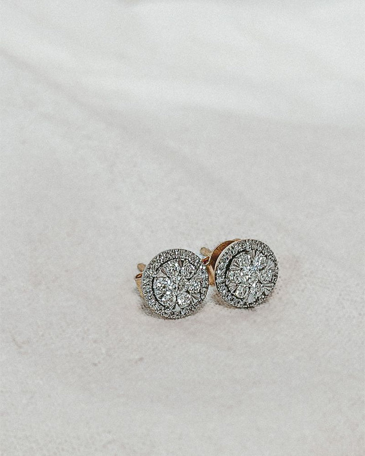 Bicolor Gouden Oorknoppen met 0,44ct Diamant in Entourage Zetting