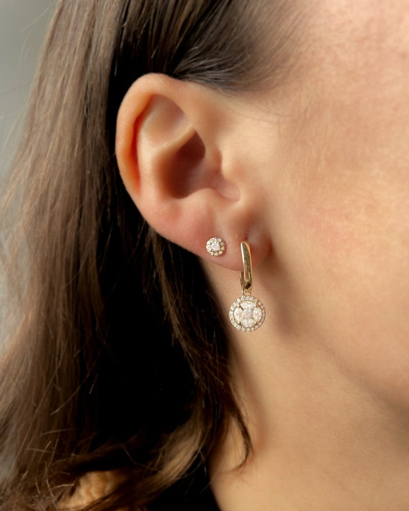 Gelbgoldene Ohrstecker in Entourage-Fassung mit Diamant von 0,17 ct