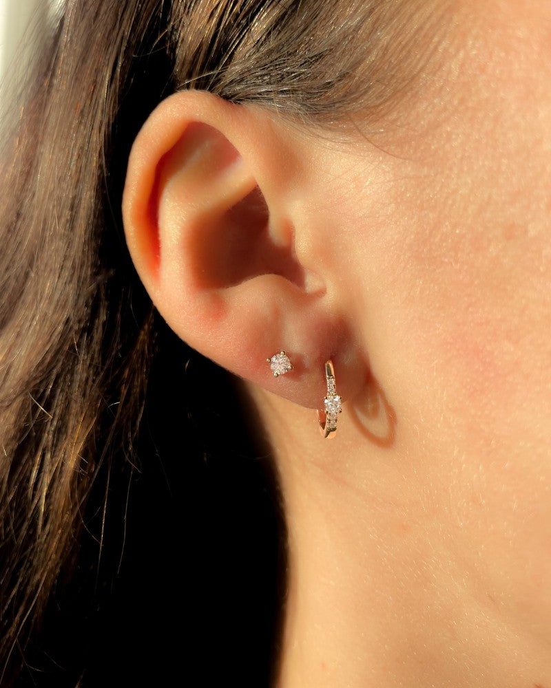 Gelbgold Solitär Ohrstecker mit 2 Diamanten von 0,10 Karat – Elegant und Zeitlos
