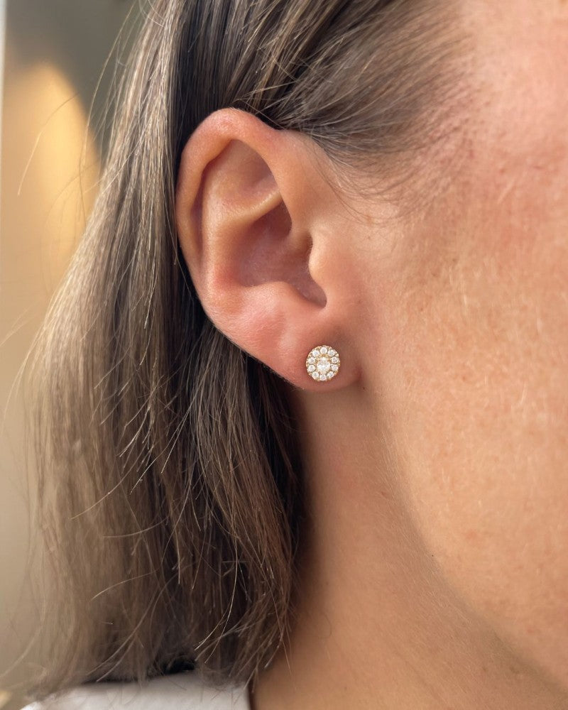 14 Karat Gelbgold Diamant-Halo-Ohrstecker mit ovalem Mittelstein