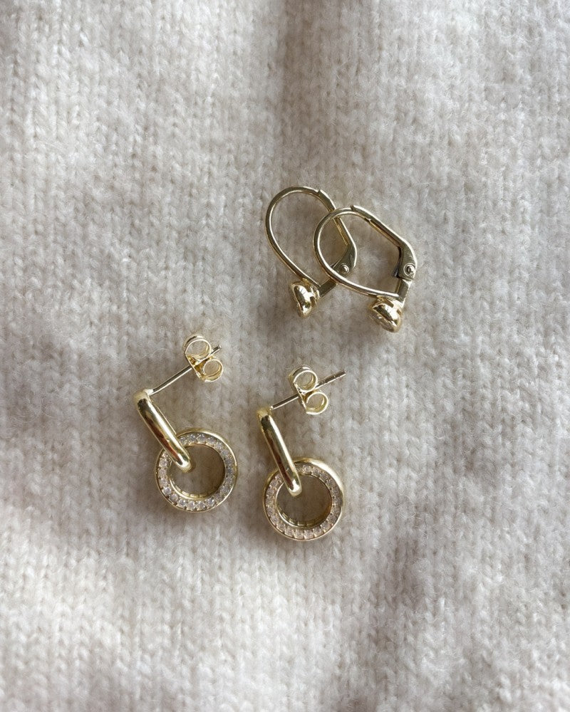 Gelbgold-Ohrstecker mit runden Ohrhängern und Zirkonia – Verspielter Luxus