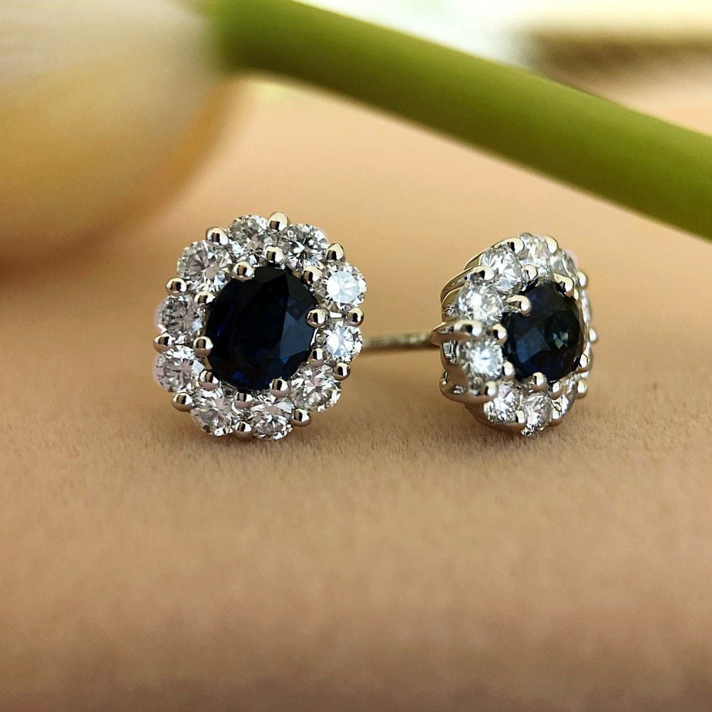 Saphir- und Diamant-Ohrstecker aus 14 Karat Weißgold – Luxuriöses Ambiente