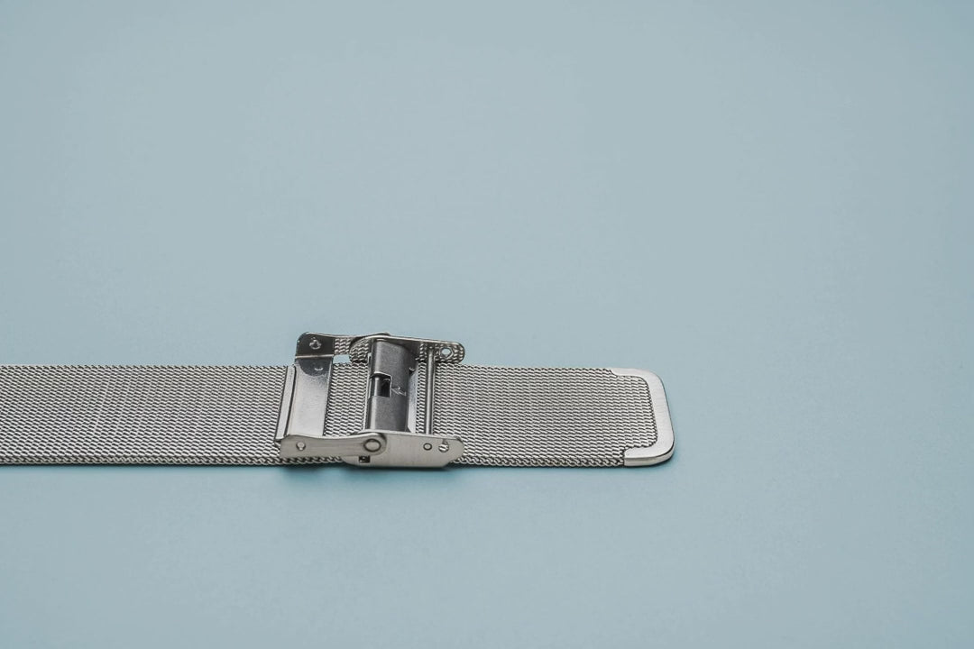 Bering Damenuhr mit silbernem Zifferblatt – h12034-010 