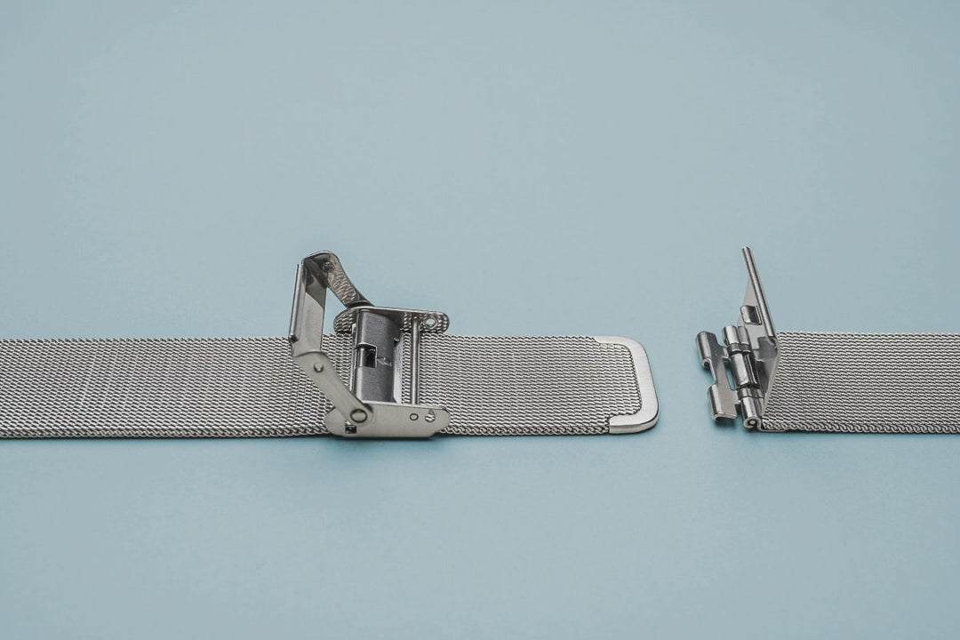 Bering Damenuhr mit silbernem Zifferblatt – h12034-010 