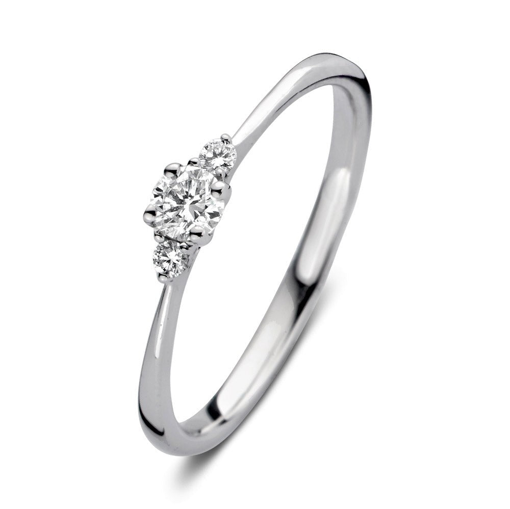 Ring aus Weißgold mit einem zentralen Diamanten und zwei kleinen seitlichen Diamanten