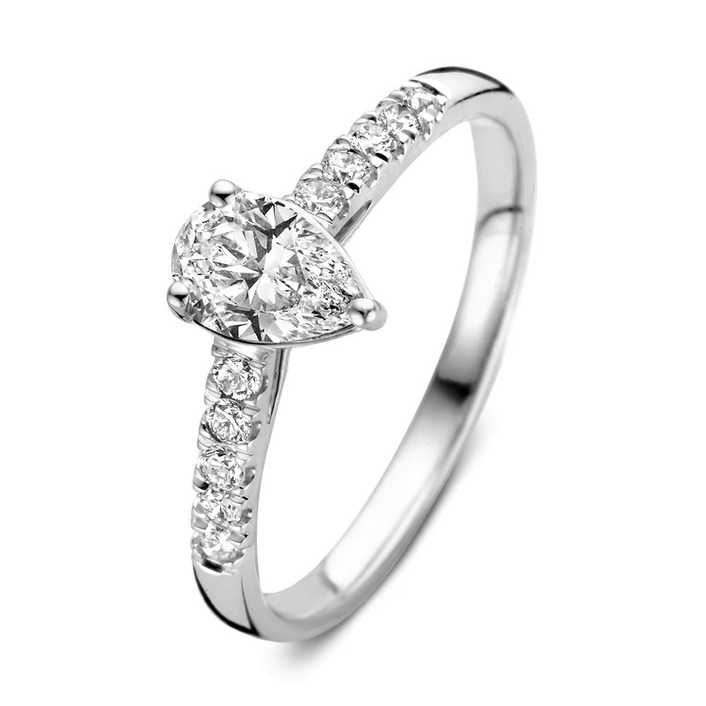 Ring aus Weißgold mit einem herzförmigen Diamanten und kleinen, runden Diamanten am Band