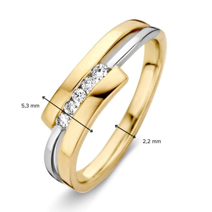De 14-karaats bicolor gouden ring met diamanten in briljante slijpvorm van Excellent Jewelry heeft een zilveren streep, vijf diamanten op een rij en een tijdloze band van 5,3 mm boven en 2,2 mm onder.
