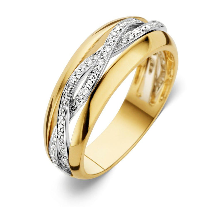 De Bicolor Geel- en Witgouden Ring met Diamant - 0,22 ct van Excellent Jewelry heeft drie in elkaar verstrengelde banden-twee gepolijste 22 kt geelgoud en een witgoud bezet met fonkelende witte diamanten-voor een elegante, moderne look.