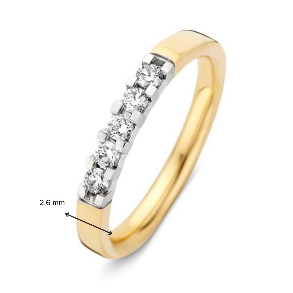 De Verfijnde Bicolor Diamanten Ring met 0,25 Caraat Briljanten van Excellent Jewelry heeft vijf briljanten, gezet in een witgoud gedeelte van de band (2,6 mm breedte bij de stenen).