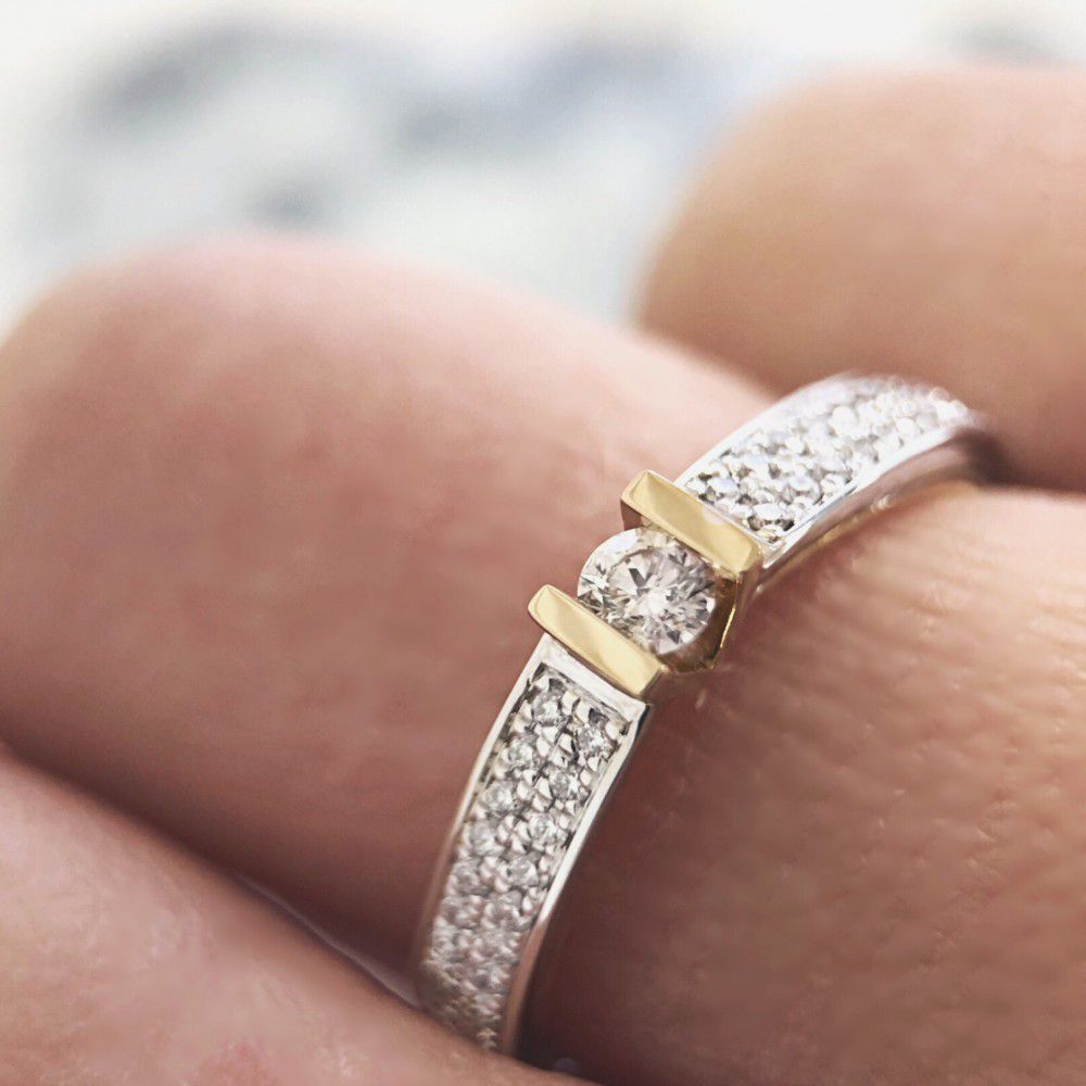 Raffinierter Bicolor-Diamantring – 0,26 Karat