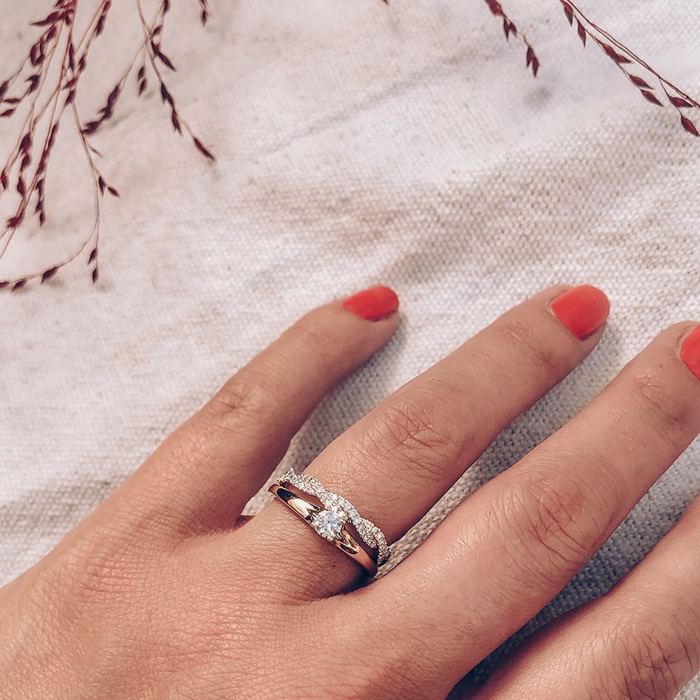 Raffinierter bicolor geflochtener Diamantring – 0.26 Karat