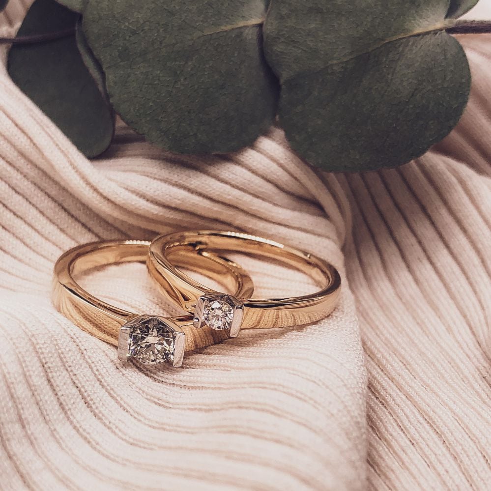 Bicolor Weiß- und Gelbgold Solitärring mit Brillantschliff-Mittelstein von 0,30 ct