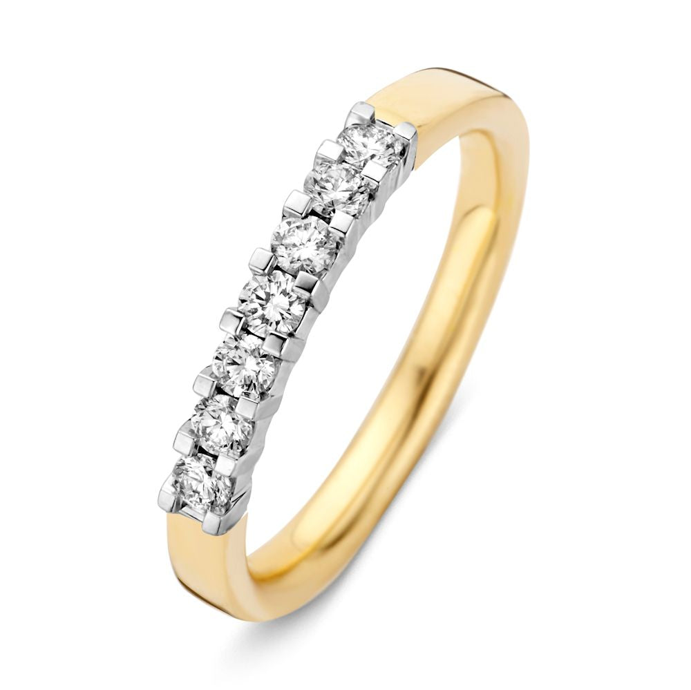 De Strakke Bicolor Gouden Ring met Briljant Diamant 0.35 crt. van Excellent Jewelry heeft een rij van zeven briljant geslepen diamanten gezet in 14K goud en biedt een strak en elegant ontwerp.