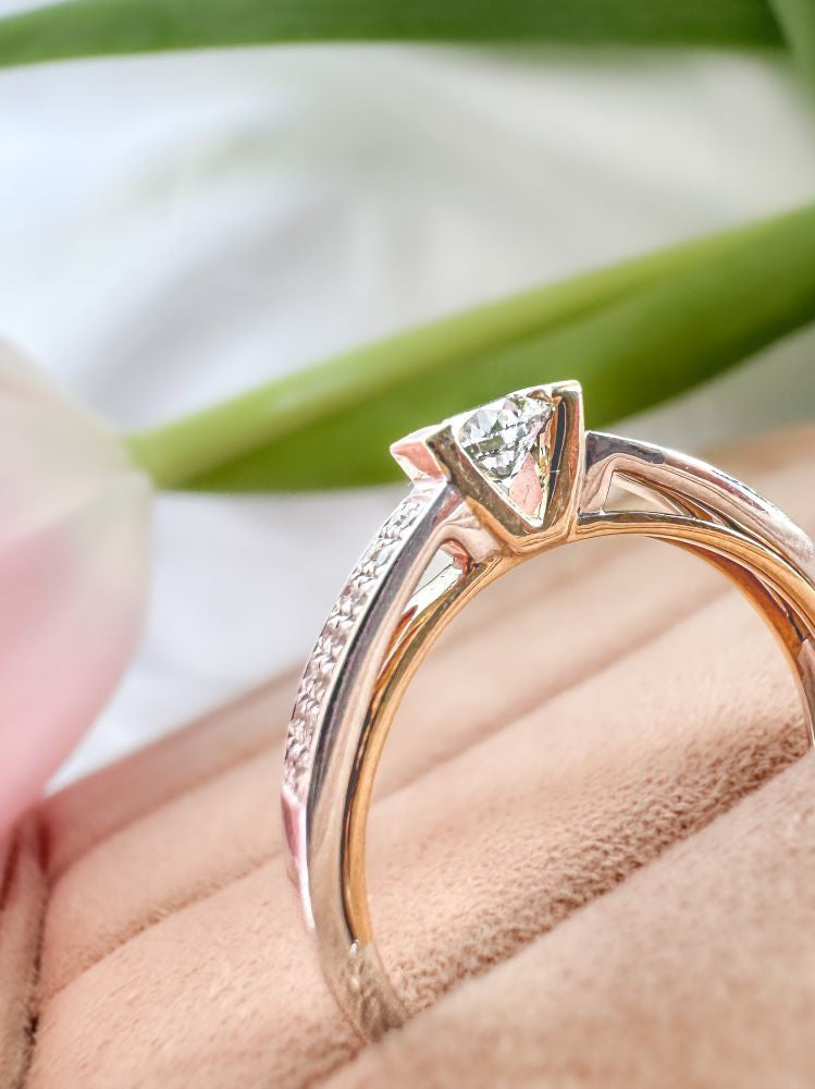 Bicolor Damenring aus Weiß- und Gelbgold mit Diamant - 0,30 Karat Brillant