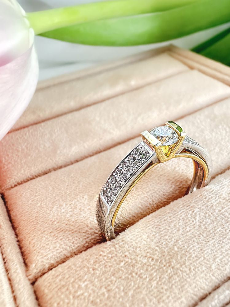 Bicolor Damenring aus Weiß- und Gelbgold mit Diamant - 0,30 Karat Brillant