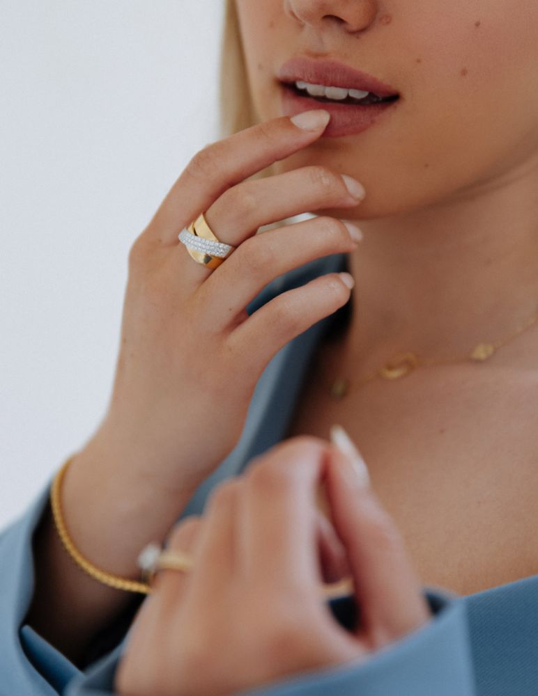 Breiter Bicolor-Ring aus Gelb- und Weißgold mit Diamant-Pavé-Fassung 0.56ct