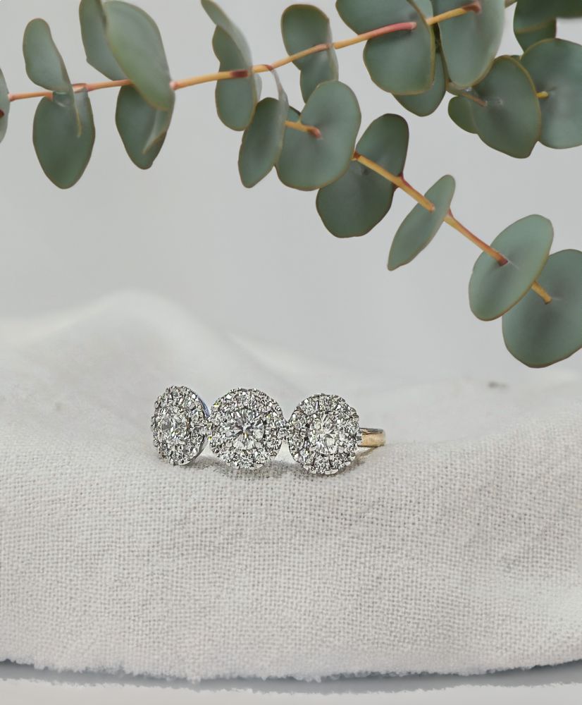 Bicolor-Gold Dreisteinring mit Diamanten 0.81ct H/SI-1 14 Karat