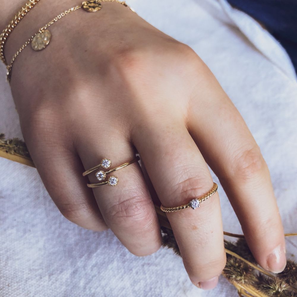 Gelb-weißer Goldring mit Zirkonia – 14 Karat – 1,1 Gr – Zartes Design für Damen