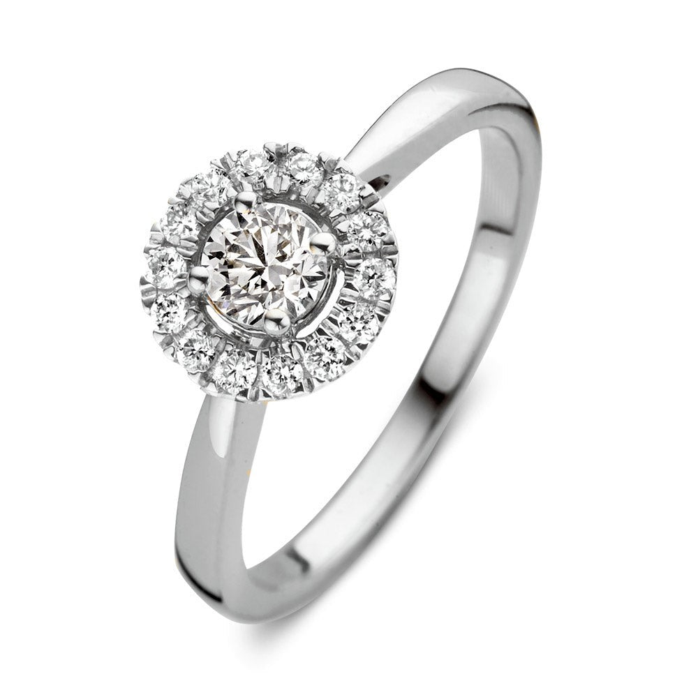 Ring aus Weißgold mit einem zentralen Diamanten und umlaufenden Brillanten.