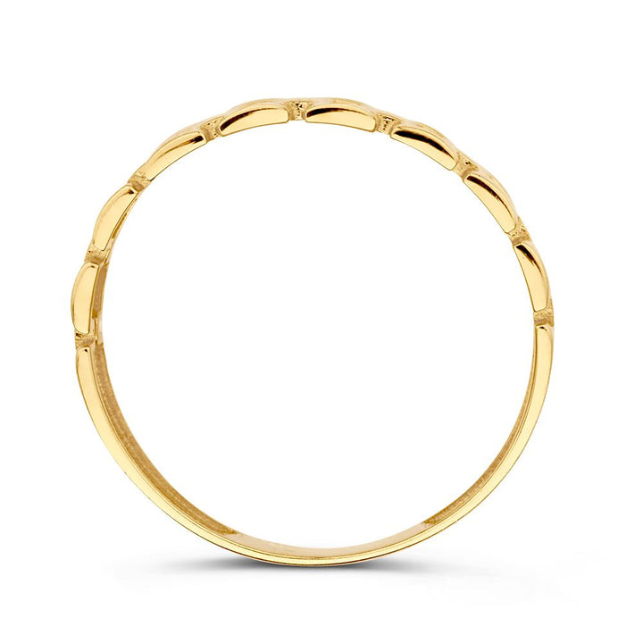 Een Geelgouden Ring met Rolexschakel in 14 karaat goud, uit de Van der Kooij lijn van Excellent Jewelry, heeft een gladde afwerking met verhoogde ovale patronen tegen een witte achtergrond.