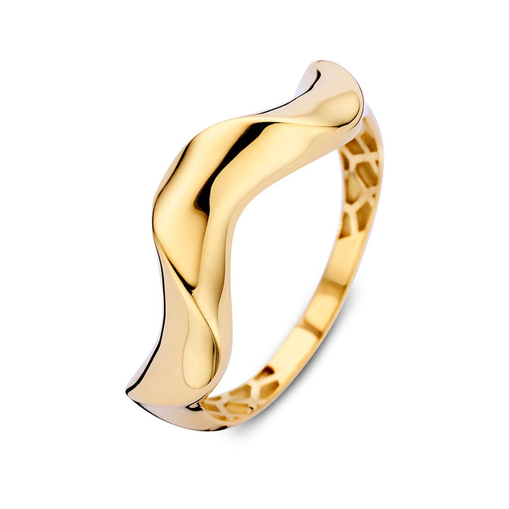 De Geelgouden Ring met Organische, Speelse Twist van Excellent Jewelry heeft een gouden, gepolijste vorm die modern en elegant oogt, met een vleugje natuur in jouw stijl.