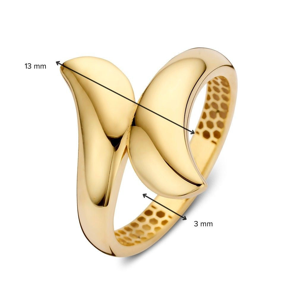 De Opvallende Geelgouden Ring met Speels Design van Excellent Jewelry heeft een sculpturale, abstracte look. De ring is 13 mm op het breedst en 3 mm smal. Uniek detail: kleine ronde gaatjes aan de binnenzijde voor verfijnde stijl.