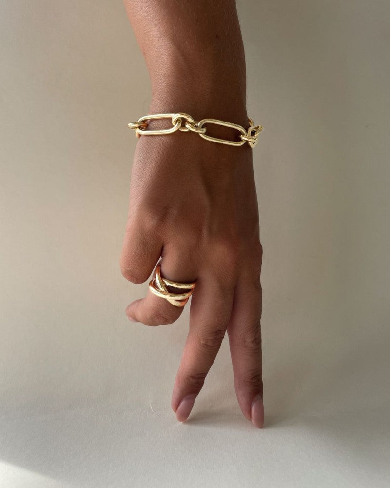 Gelbgoldener Cross-Over Ring – 14 Karat mit Großer Optik und Glatten Bahnen