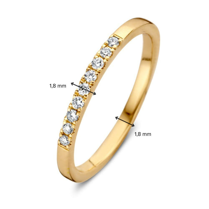 De Gouden Oorknoppen met Diamant van Excellent Jewelry zijn voorzien van 0,12 karaat briljant geslepen diamanten in 14 karaat geel goud, met een stijlvolle en gepolijste afwerking.