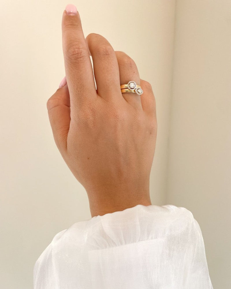 Eleganter Weiß- und Gelbgoldring mit Brillanten und Baguette-Diamanten in Invisible-Fassung – 0,17 ct