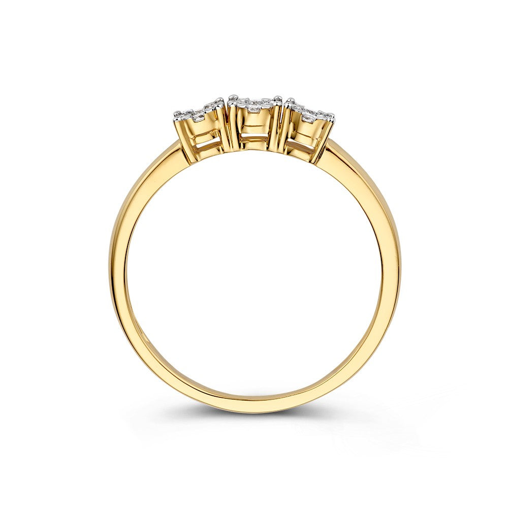 Eleganter Dreisteinring aus Gelbgold mit Brillanten in Entourage-Fassungen – 0,18 kt