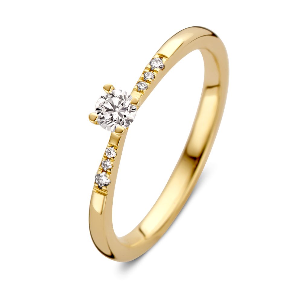 Eleganter Ring aus Gelbgold mit brillantgeschliffenem Mittelstein und kleinen seitlichen Steinen