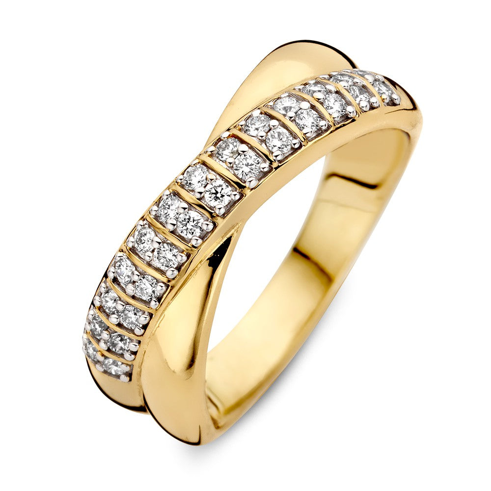 Gelbgoldener Ring mit gekreuzten Bändern und pavébesetzten Brillanten 0,25 ct
