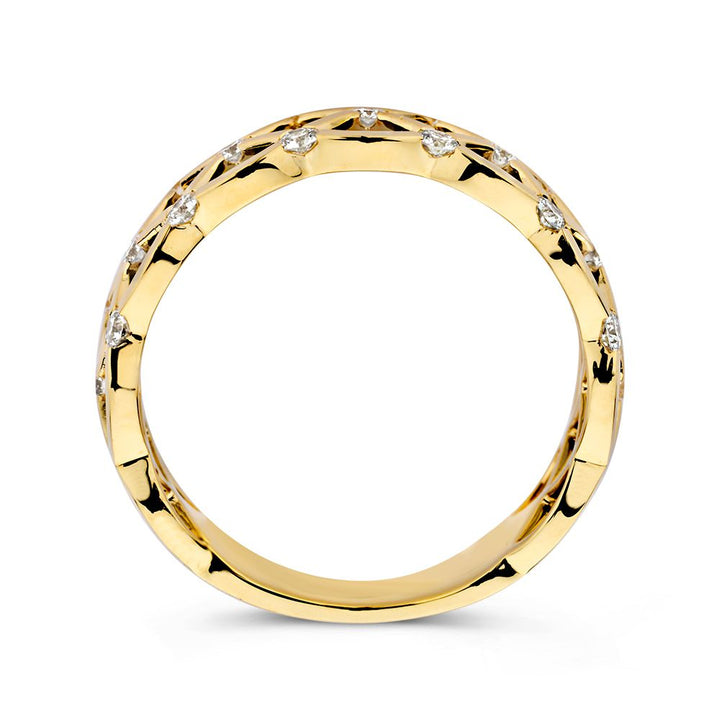 De Prachtige Geelgouden Ring in Geweven Design van Excellent Jewelry is bezet met fonkelende diamanten (0.46 crt.) voor een elegante schittering rondom de hele band.