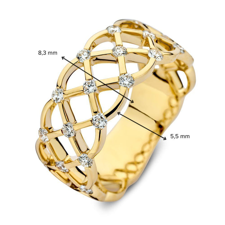 De Prachtige Geelgouden Ring in Geweven Design van Excellent Jewelry is bezet met 0,46 krt fonkelende diamanten; meet 8,3 mm op het breedste en 5,5 mm op het smalste punt.