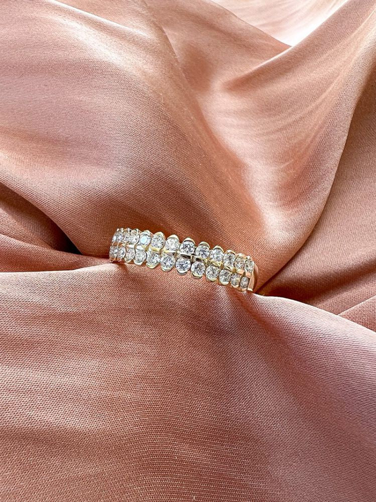Wunderschöner Gelbgoldring mit Diamant in besonderer Fassung – 14 Karat Gold 0.49 ct.