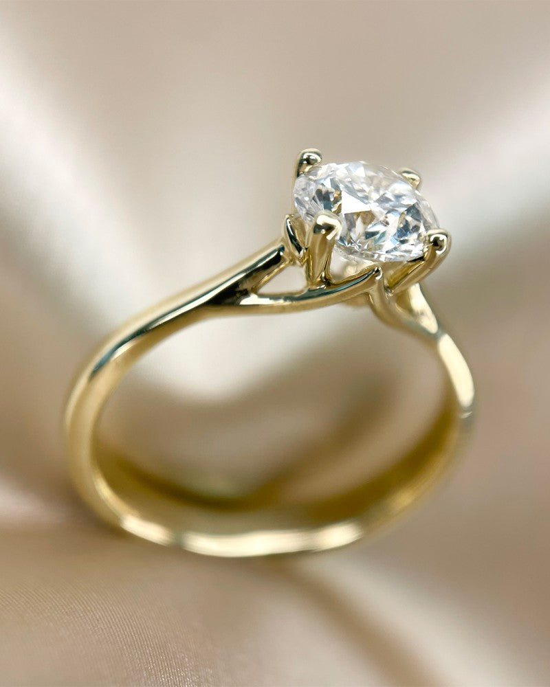 Gelbgold Solitärring mit 1,00 Karat Lab-Grown Diamant – Der perfekte Ausdruck von Liebe und Eleganz 1.00 ct.