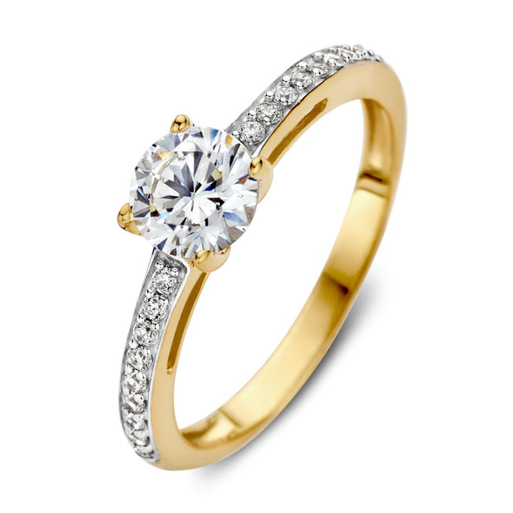 De Excellent Jewelry Geelgouden Ring met Zirkonia's is een 14 karaat gouden damesring van 6 mm ras, elegant ontworpen met schitterende zirkonia's verwerkt in de band.