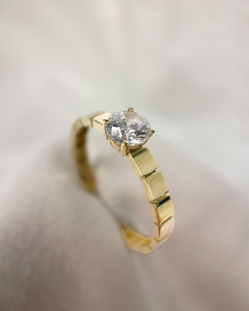 Gelbgoldring mit Zirkonia-Mittelstein und verziertem Band | 14 Karat Gold | Van der Kooij