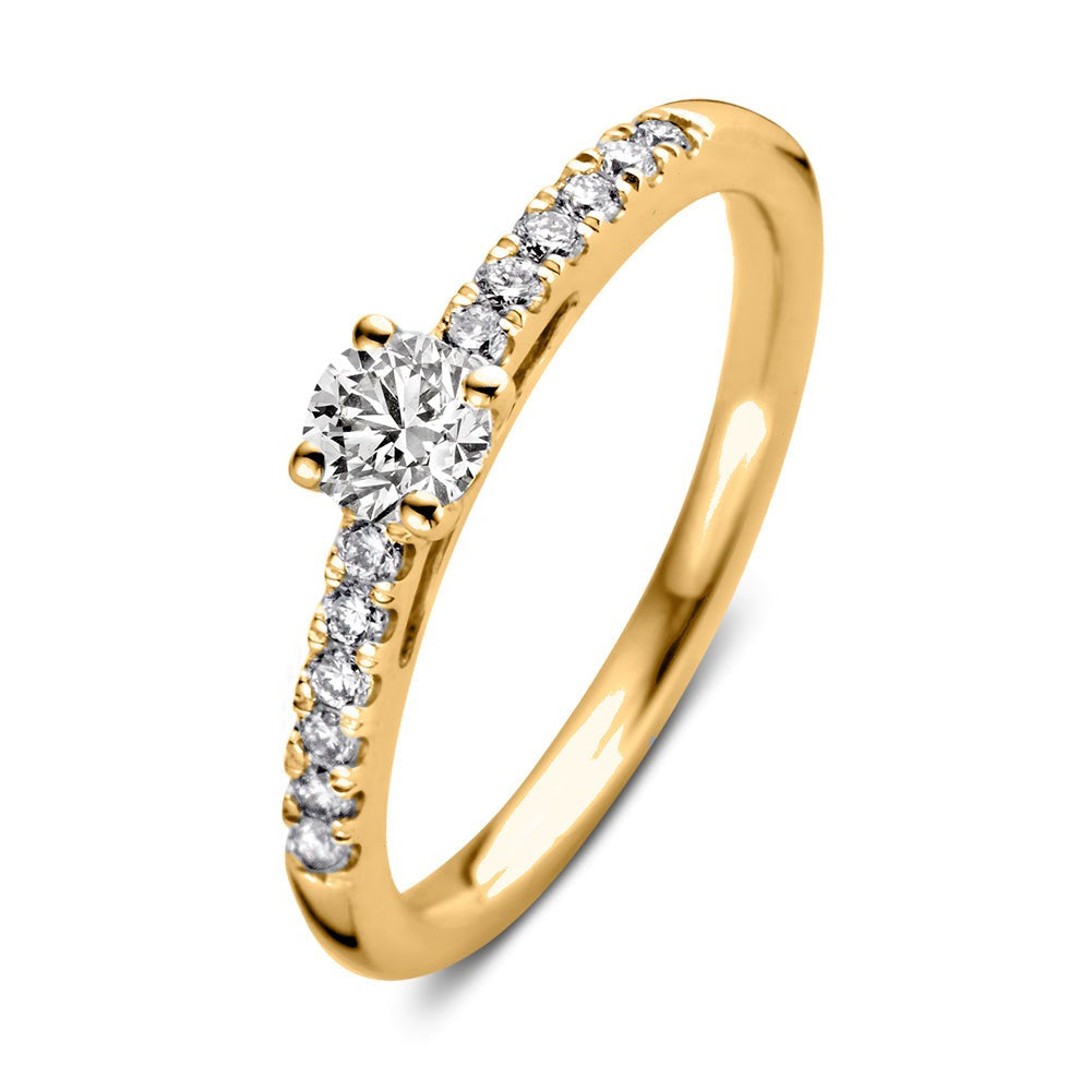 Ring aus Gelbgold mit einem zentralen Diamanten und kleinen, funkelnden Steinen entlang des Rings