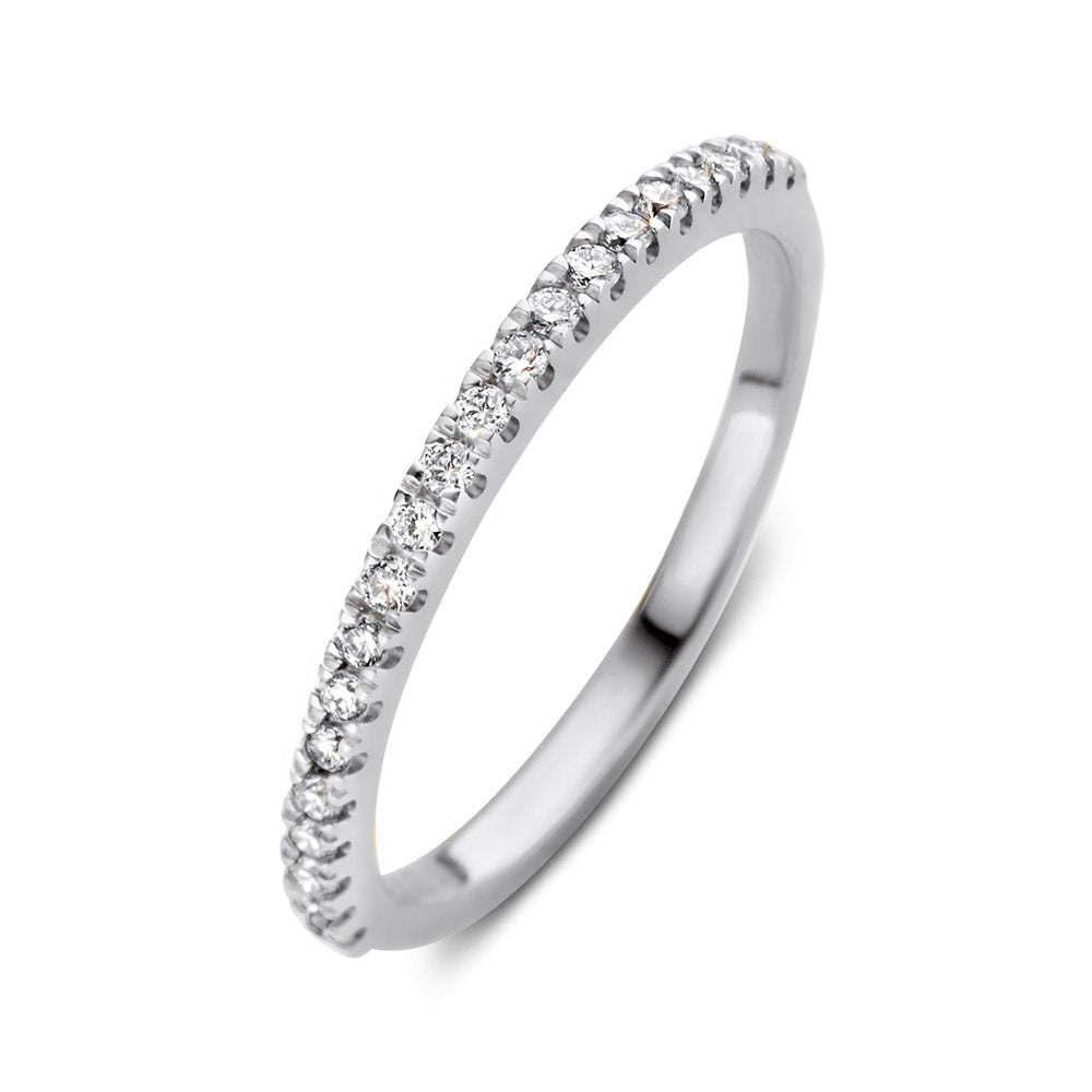 Ring aus Weißgold mit 0,20 ct. Diamanten, schmaler, glatter Band mit funkelnden Steinen