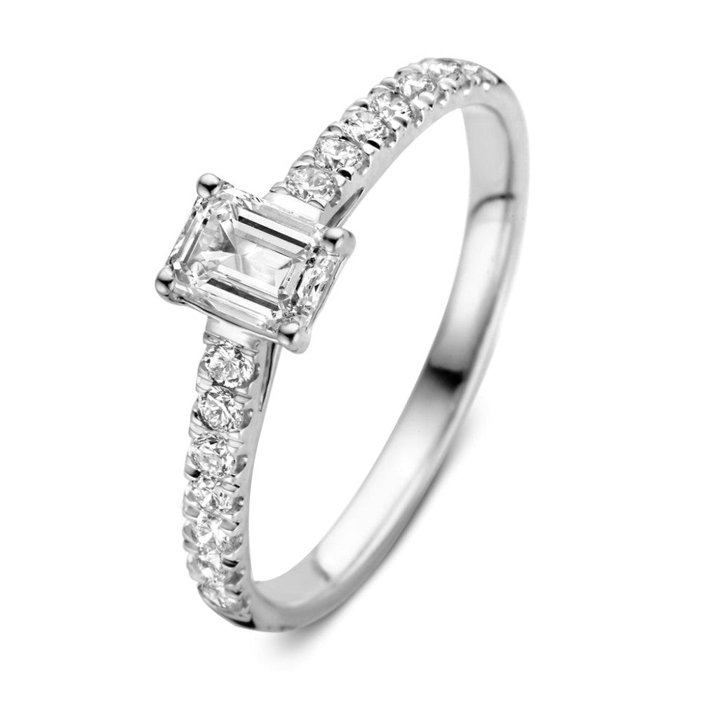 Ring aus Weißgold mit quadratischem Diamanten und kleinen, runden Diamanten am Band