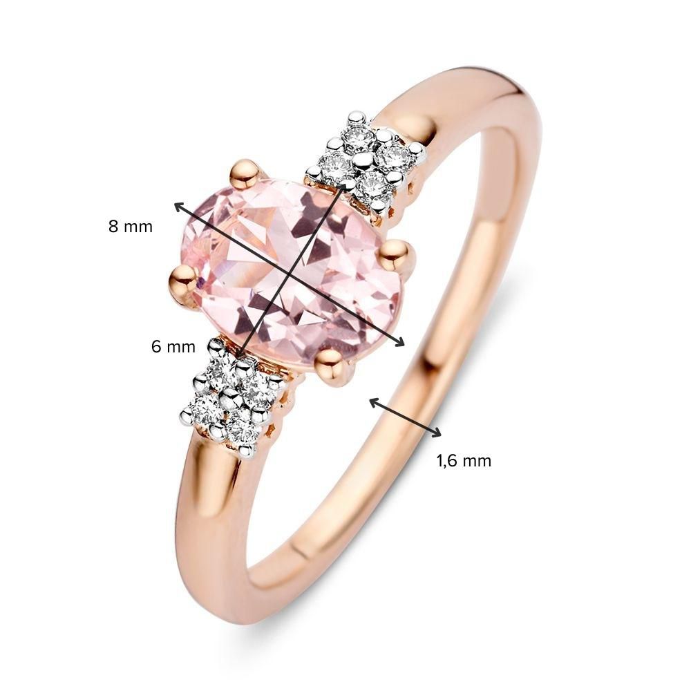 De 14 karaat roségouden ring van Excellent Jewelry heeft een 1,03 ct morganiet en 0,07 ct briljanten in clusters aan weerszijden. De band is subtiel (1,6 mm), wat zorgt voor een verfijnde en elegante uitstraling.
