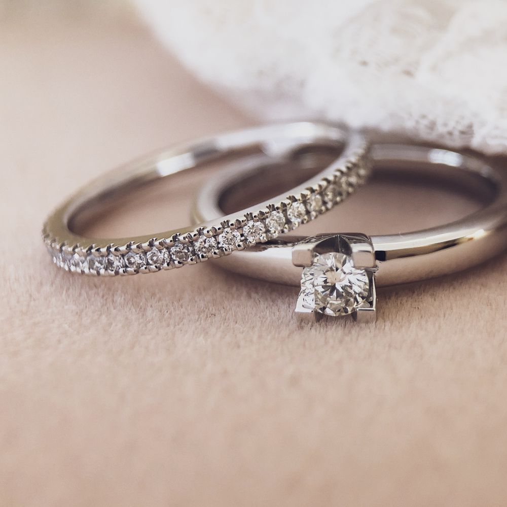 14 Karat Weißgoldring mit 0,19 Karat Brillant-Diamant im modernen Stil