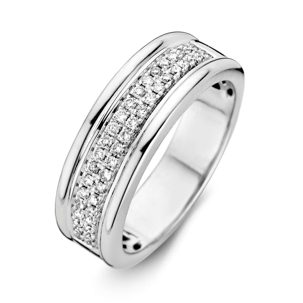 Ring aus Weißgold mit 0,25 ct Diamanten, glänzende Oberfläche und rechteckige Anordnung der Steine