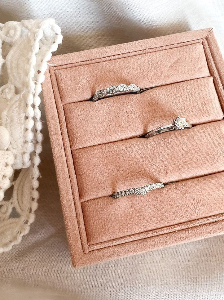 Weißgoldring mit gedrehter Fassung und Diamanten – 0,34 Karat